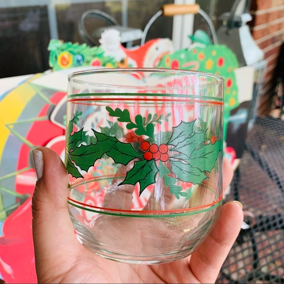 Set of 8 Vintage Holly berries glass juice eggnog Christmas cups glasses… - Picture 3 of 8